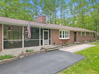 110 Laurel Dr, Milford, PA 18337