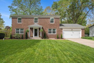 56937 Pinecrest Dr, Elkhart, IN 46516