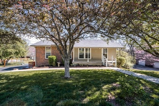 6004 Hawkdale Dr, Nashville, TN 37211