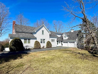 96 School St, Newport, VT 05855