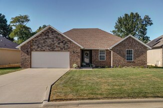 867 E Striper Dr, Nixa, MO 65714