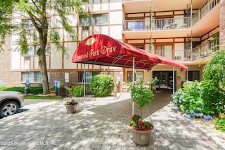 2 Elmwood Park Dr Unit 615, Staten Island, NY 10314