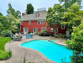4 Green Ln, Sherborn, MA 01770