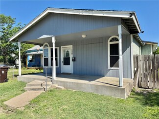 710 E C Ave, Kingsville, TX 78363