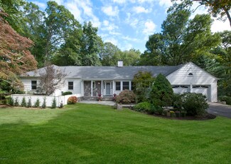 11 Pin Oak Ln, Cos Cob, CT 06807