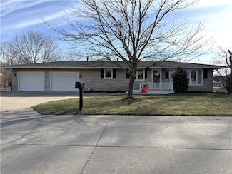 1505 N Country Dr, Teutopolis, IL 62467