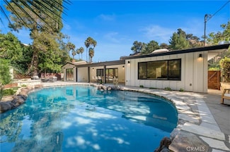 2401 Coldwater Canyon Dr, Beverly Hills, CA 90210