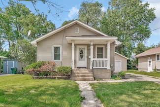 610 W South St, Plano, IL 60545