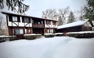 1250 Club Dr, Bloomfield Hills, MI 48302