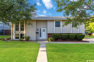 802 Galway Cir, Papillion, NE 68046