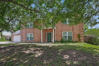 10313 Gray Oak Ln, Fort Worth, TX 76108