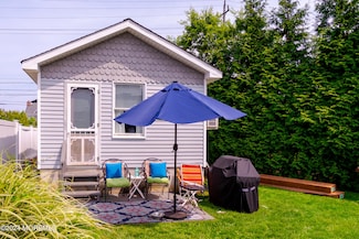 18 Valentine St Unit Rear, Monmouth Beach, NJ 07750