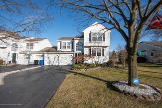 4 Hunters Pointe, North Middletown, NJ 07748