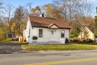 563 County Rd, Rochester, MA 02770