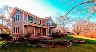 27 Beach Plum Ln, Chilmark, MA 02535