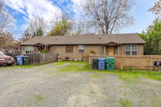 1846 Cloverlawn Dr, Grants Pass, OR 97527