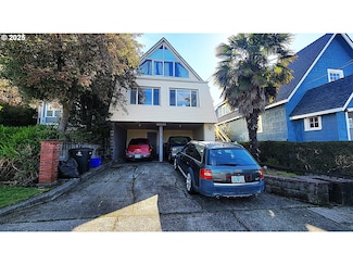 1645 Mcpherson St, North Bend, OR 97459