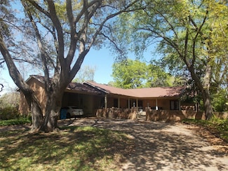 704 Adams Ln, Kaufman, TX 75142