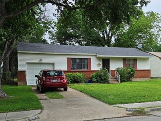 435 W Scotland Dr, Irving, TX 75062
