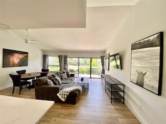 11863 Wimbledon Cir Unit 537, Wellington, FL 33414