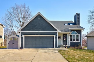 413 29th St, West Des Moines, IA 50265