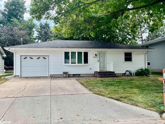 1523 W 6th Ave N, Clear Lake, IA 50428