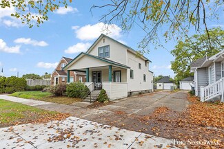 731 Eleanor St NE, Grand Rapids, MI 49505