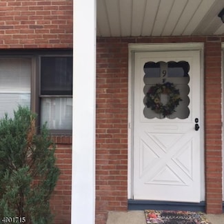 9 Colonial Dr, Little Falls, NJ 07424