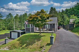 214 Twin Lakes Rd, Shohola, PA 18458