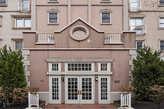 201 Shearwater Ct W Unit 31, Jersey City, NJ 07305