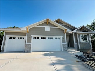 110 Woodland Ave, Lone Jack, MO 64070