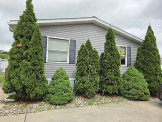 310 Greenwood Dr Unit 310, Wixom, MI 48393