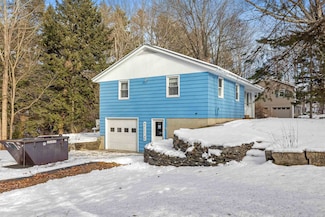 102 Lovers Lane Rd, Charlestown, NH 03603