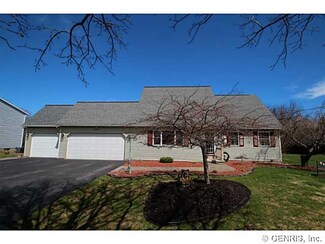 71 Rochester St, Bergen, NY 14416