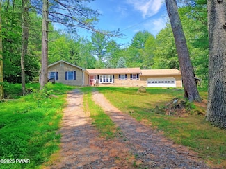 109 Westwood Ct, Milford, PA 18337
