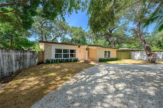 736 NE 164th St, Miami, FL 33162