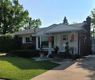 29112 Elmwood Ct, Saint Clair Shores, MI 48081