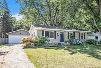 168 Gaylord Dr, Rockford, MI 49341