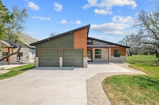 420 Bedford Dr, Spicewood, TX 78669