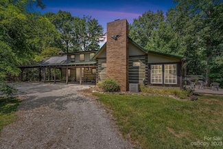 221 Fiddlers Ln, Mills River, NC 28759