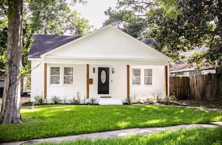 5004 Park Dr, Houston, TX 77023