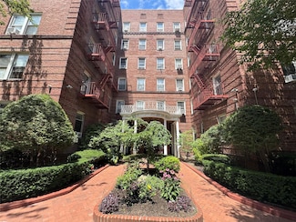 111-39 76th Rd Unit D1, Forest Hills, NY 11375