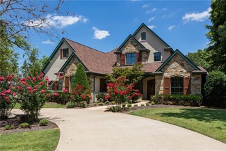 5025 Saint Andrews Dr, Fayetteville, AR 72704