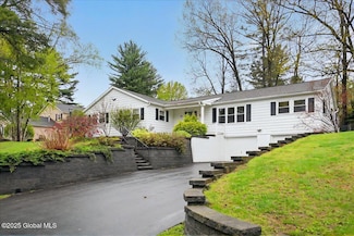 22 Meridian Ln, Ballston Lake, NY 12019