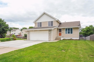 2907 E 43rd St, Des Moines, IA 50317
