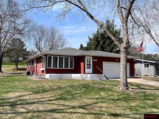 1648 S 4th St, Saint Peter, MN 56082