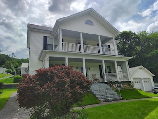 221 Surface Dr, Tazewell, VA 24651