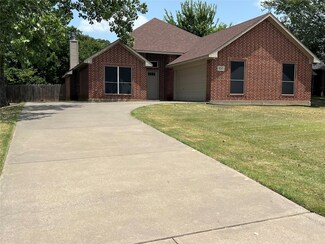 824 Linda Dr, Joshua, TX 76058