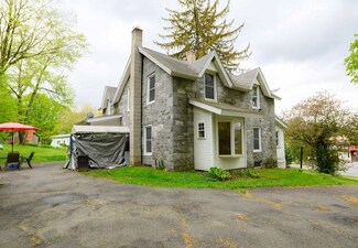 1133 Thorndike St, Palmer, MA 01069