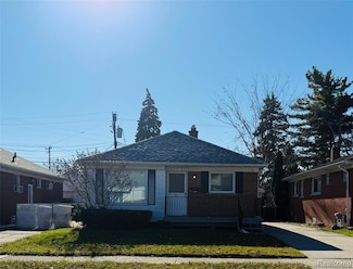 18258 Curtain Ave, Eastpointe, MI 48021